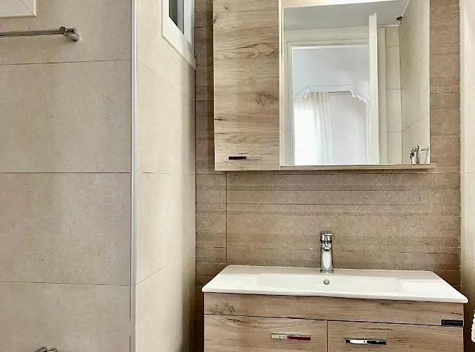 Zoe's House Skiathos. Centre Of * スキアトスタウン